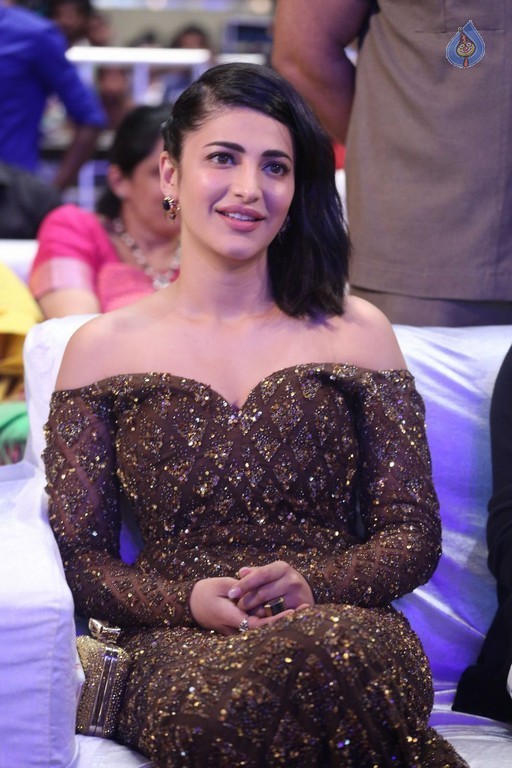 Shruti Haasan Photos - 15 / 53 photos