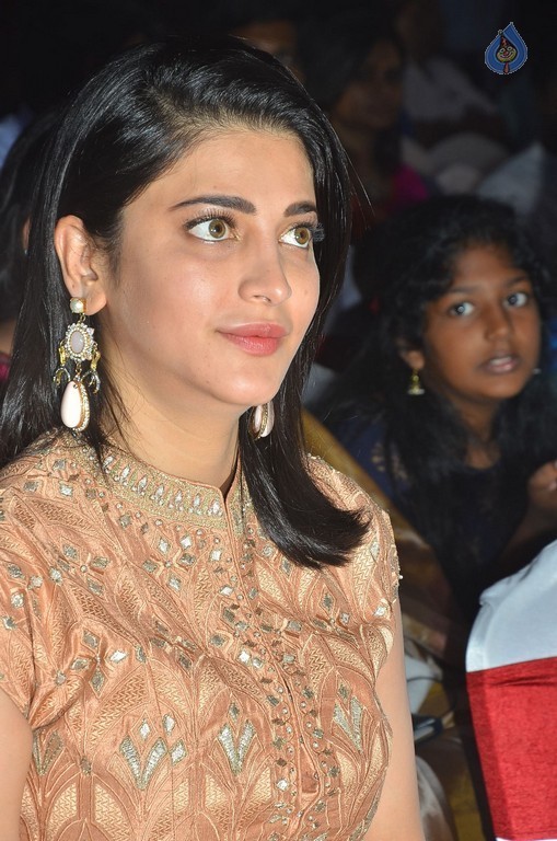 Shruti Haasan Photos - 4 / 21 photos