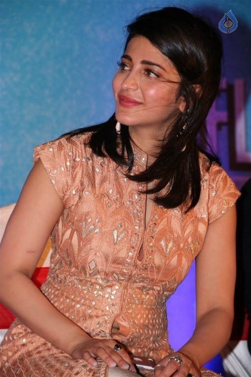 Shruti Haasan Photos - 7 / 21 photos