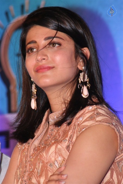 Shruti Haasan Photos - 8 / 21 photos