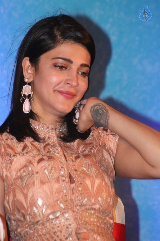 Shruti Haasan Photos - 18 / 21 photos