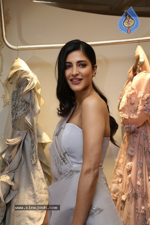 Shruti Haasan Photos - 18 / 20 photos