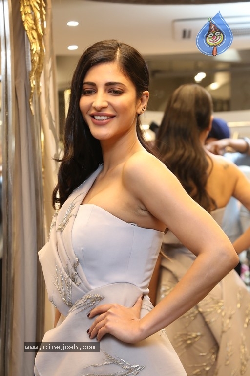 Shruti Haasan Photos - 20 / 20 photos