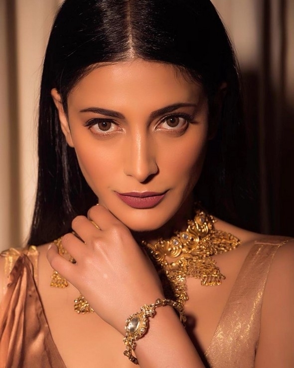 Shruti Haasan Stills - 16 / 16 photos