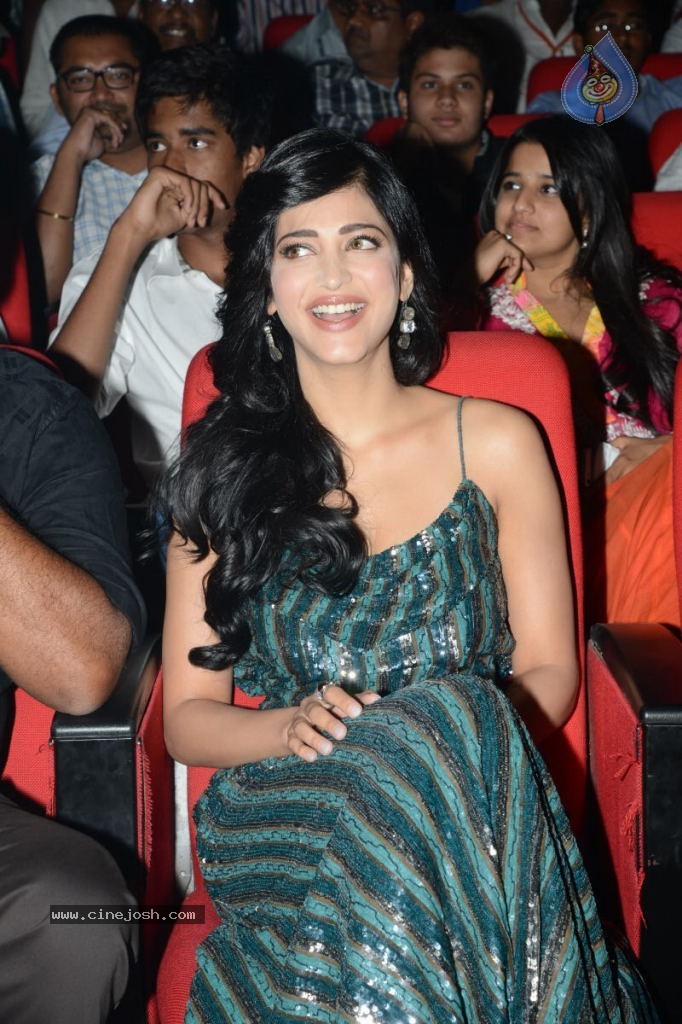 Shruti Hassan Latest Pics - 10 / 49 photos