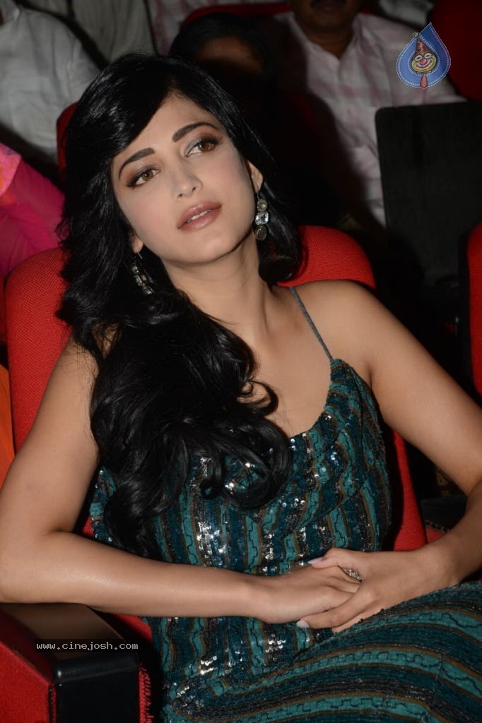 Shruti Hassan Latest Pics - 11 / 49 photos