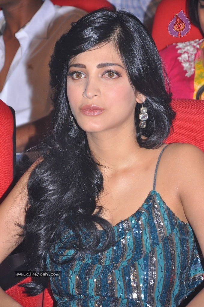 Shruti Hassan Latest Pics - 13 / 49 photos