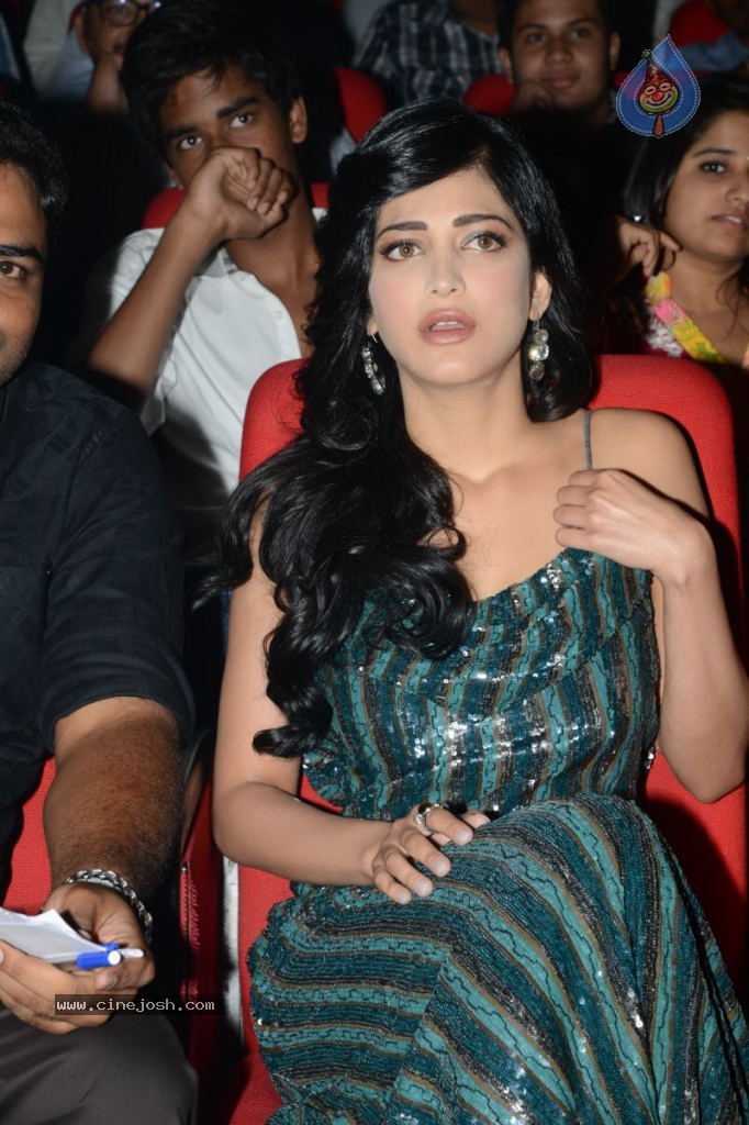 Shruti Hassan Latest Pics - 15 / 49 photos