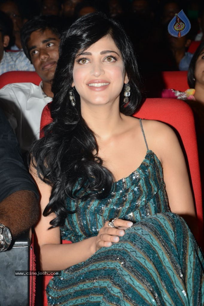 Shruti Hassan Latest Pics - 22 / 49 photos