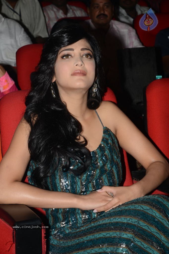 Shruti Hassan Latest Pics - 39 / 49 photos