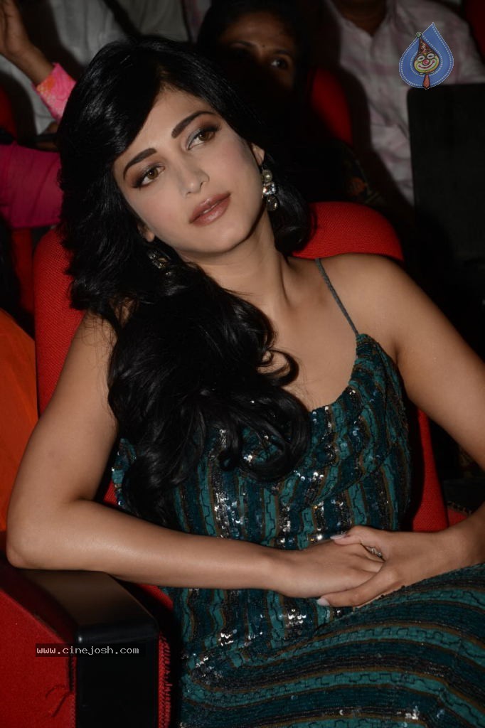 Shruti Hassan Latest Pics - 40 / 49 photos