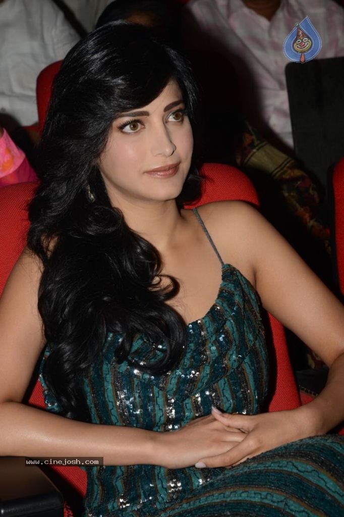 Shruti Hassan Latest Pics - 43 / 49 photos