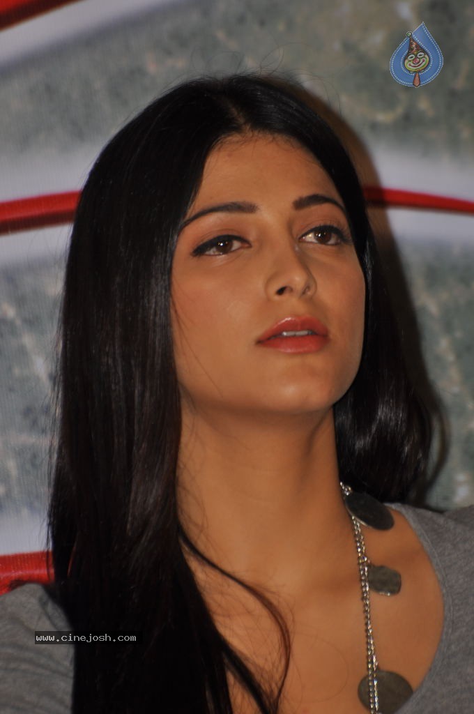 Shruti Hassan Latest Pics - 10 / 27 photos