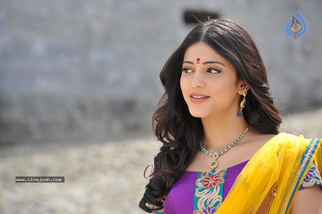 Shruti Hassan Latest Stills - 7 / 13 photos