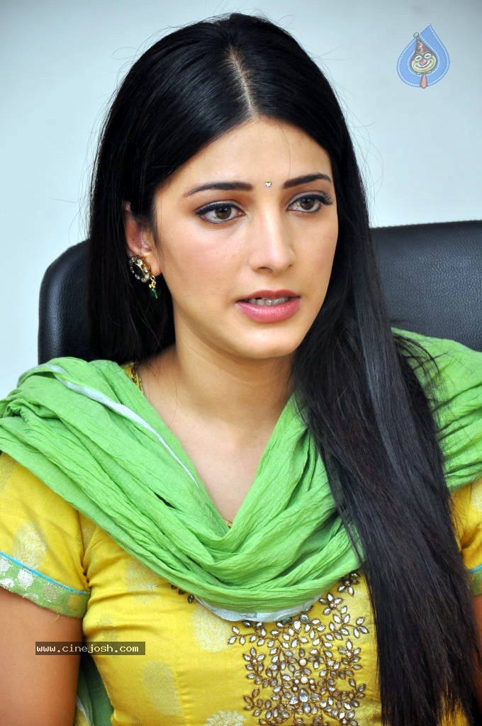 Shruti Hassan Latest Stills - 1 / 54 photos