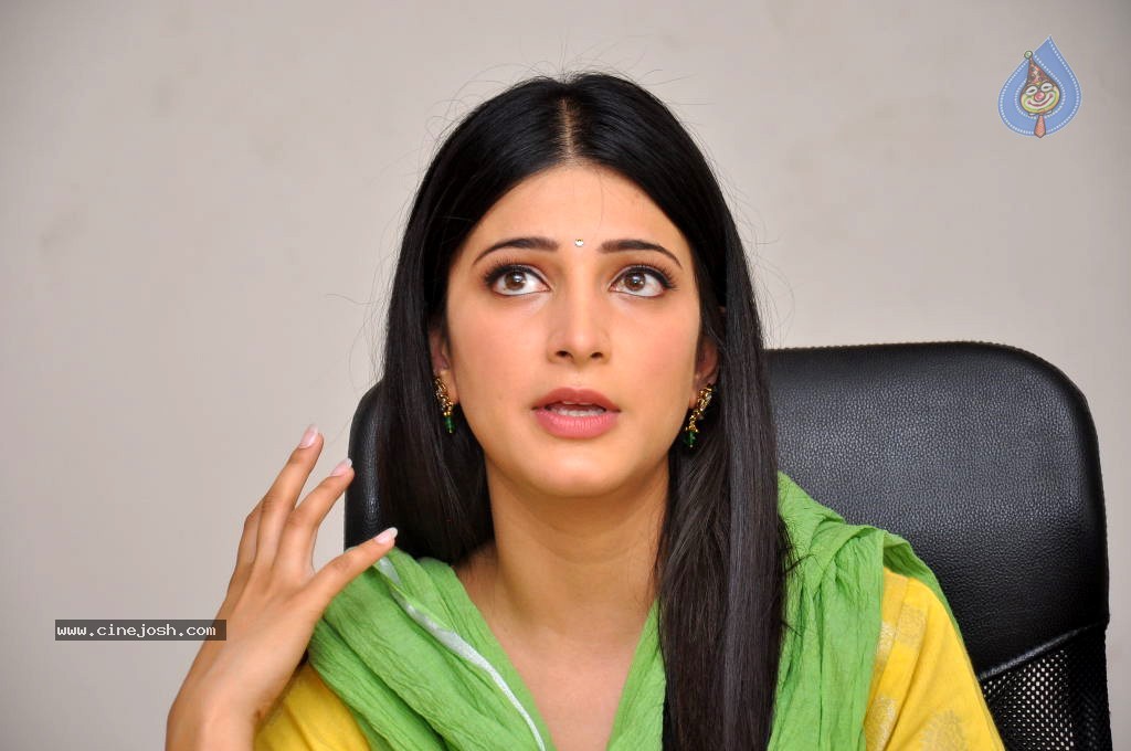 Shruti Hassan Latest Stills - 15 / 54 photos