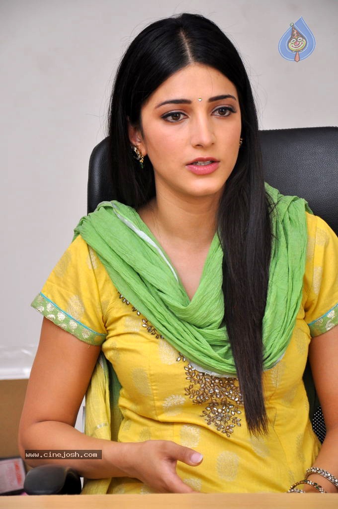 Shruti Hassan Latest Stills - 39 / 54 photos