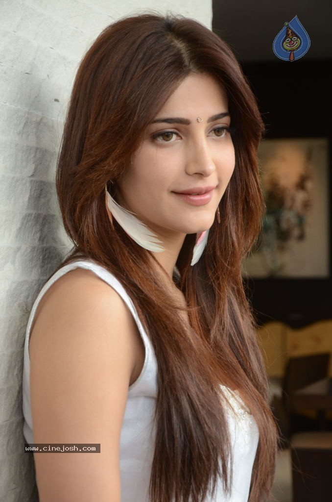 Shruti Hassan Latest Stills - 26 / 71 photos