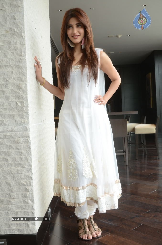 Shruti Hassan Latest Stills - 68 / 71 photos
