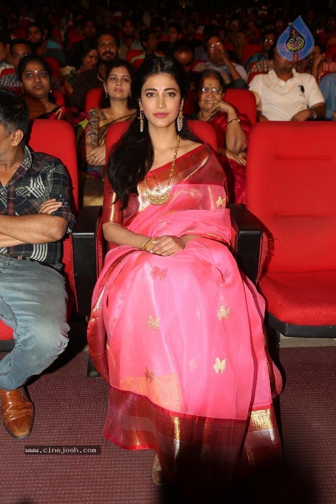 Shruti Hassan New Photos - 10 / 82 photos