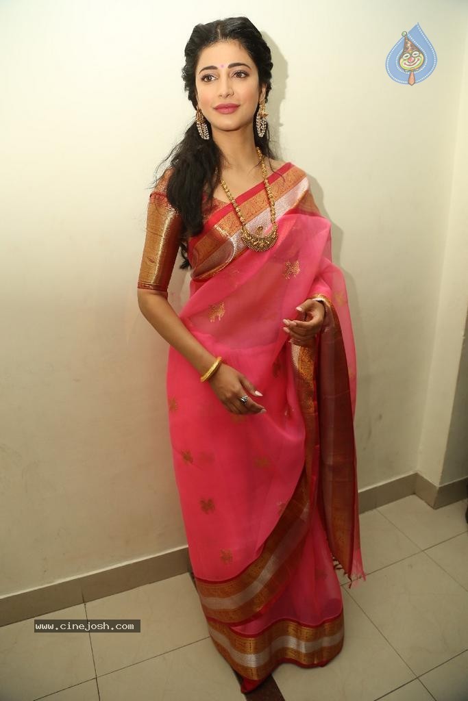 Shruti Hassan New Photos - 15 / 82 photos