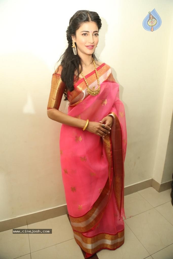 Shruti Hassan New Photos - 31 / 82 photos