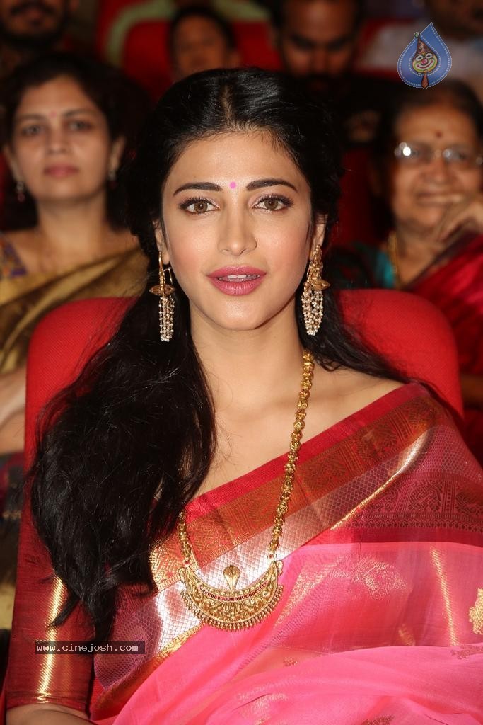 Shruti Hassan New Photos - 33 / 82 photos