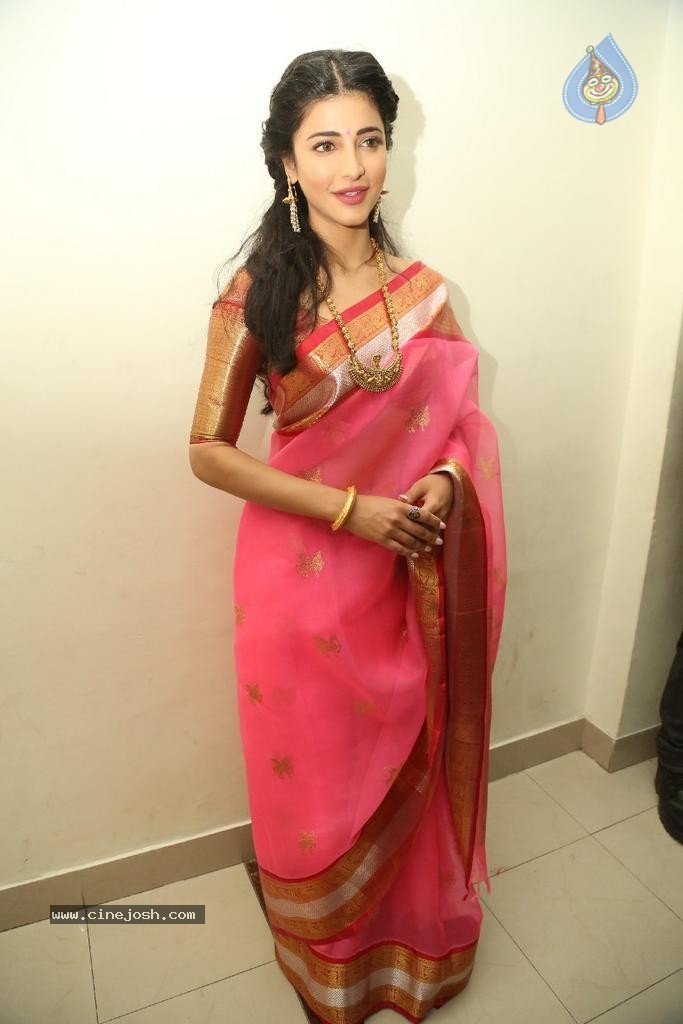 Shruti Hassan New Photos - 35 / 82 photos