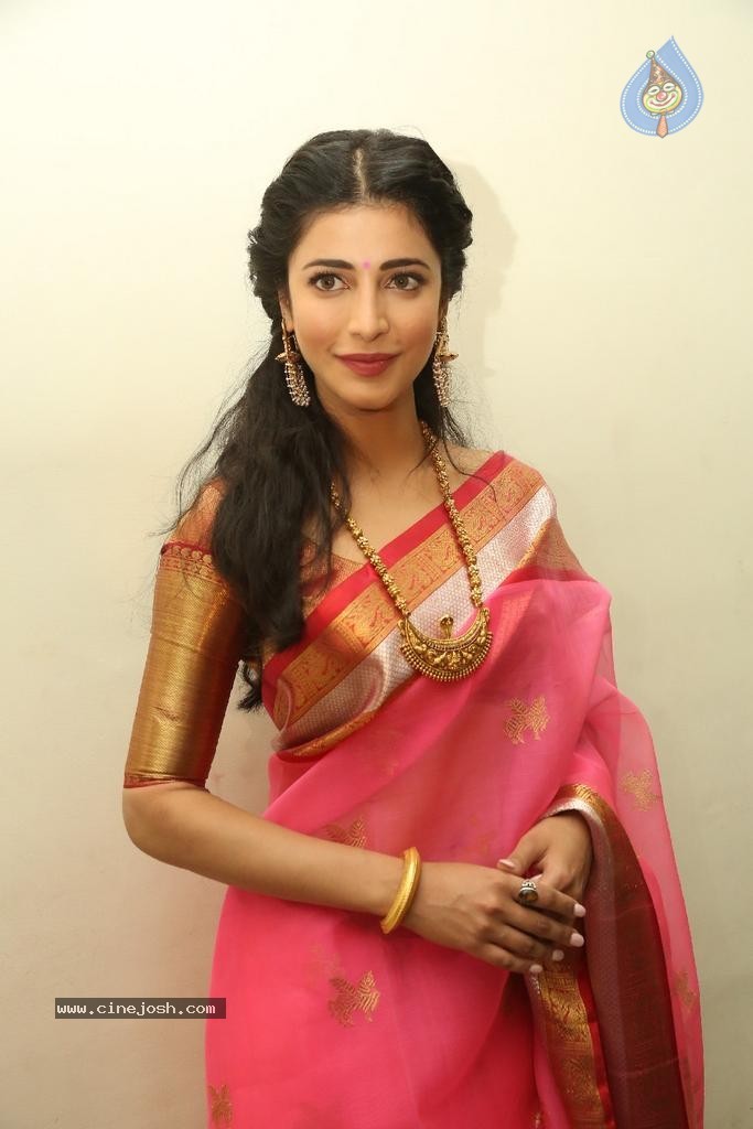 Shruti Hassan New Photos - 44 / 82 photos