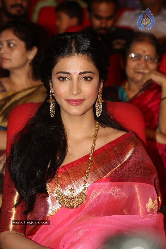 Shruti Hassan New Photos - 49 / 82 photos