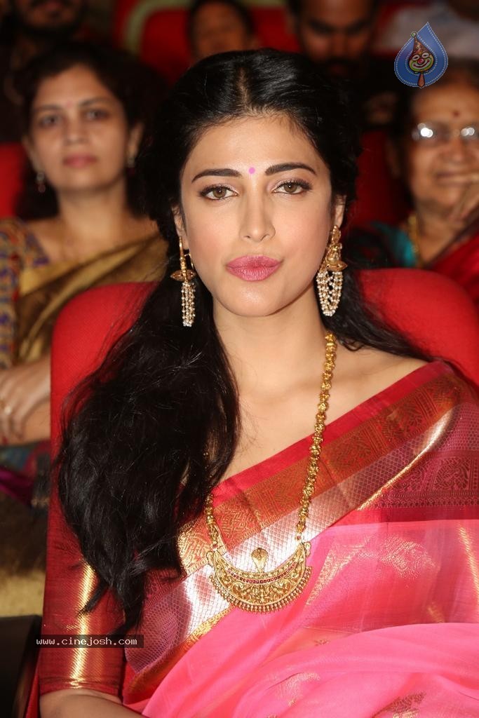 Shruti Hassan New Photos - 55 / 82 photos