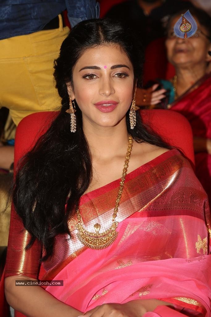 Shruti Hassan New Photos - 56 / 82 photos