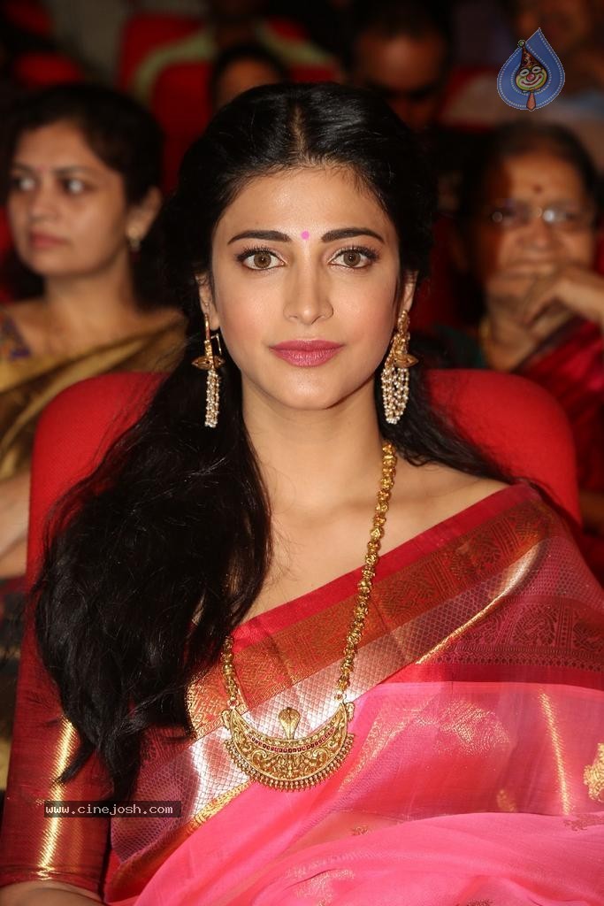 Shruti Hassan New Photos - 59 / 82 photos