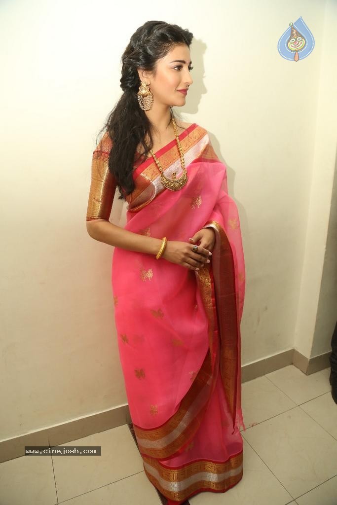 Shruti Hassan New Photos - 62 / 82 photos