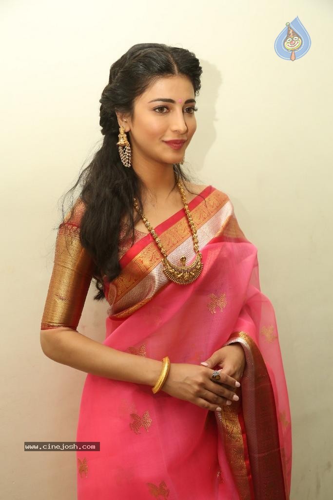 Shruti Hassan New Photos - 73 / 82 photos
