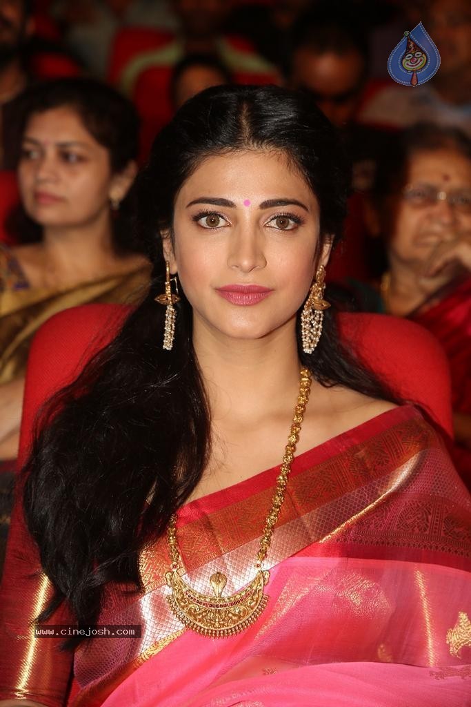 Shruti Hassan New Photos - 78 / 82 photos