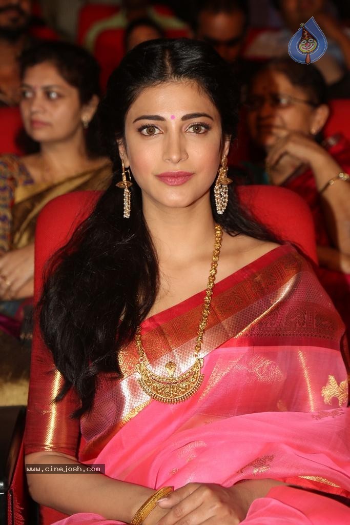 Shruti Hassan New Photos - 80 / 82 photos