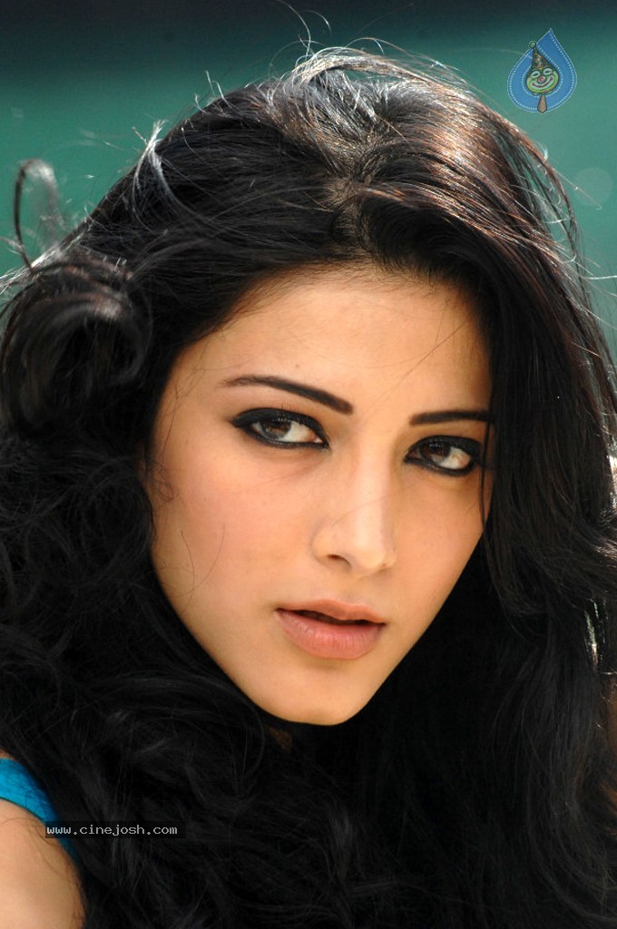 Shruti Hassan Spicy Stills - 14 / 80 photos