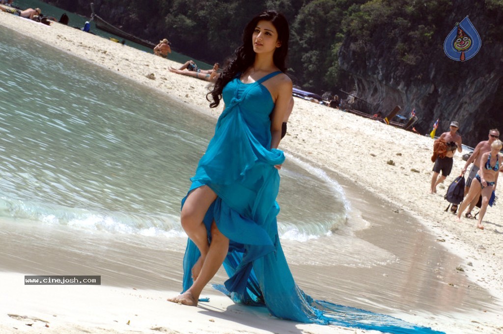Shruti Hassan Spicy Stills - 29 / 80 photos
