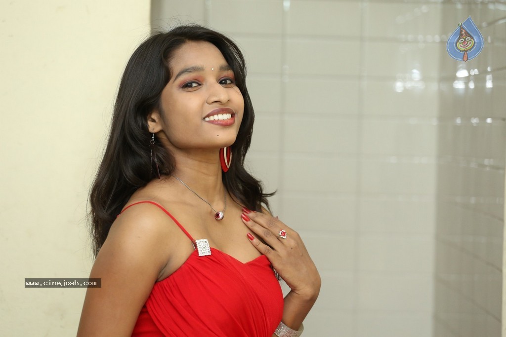 Shruti Jha Hot Stills - 11 / 105 photos