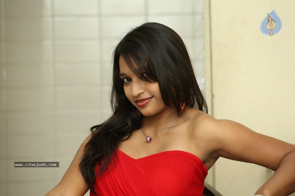 Shruti Jha Hot Stills - 13 / 105 photos