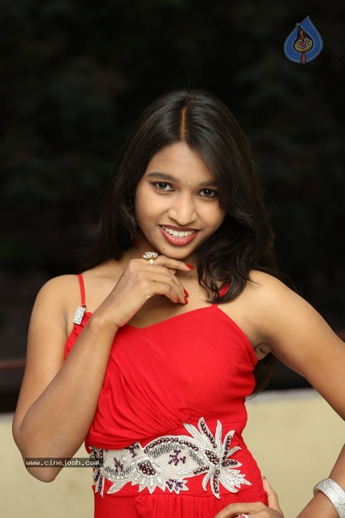 Shruti Jha Hot Stills - 43 / 105 photos