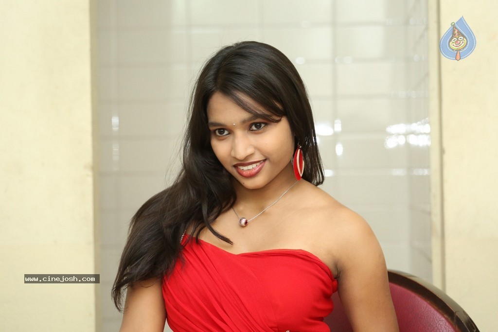 Shruti Jha Hot Stills - 45 / 105 photos