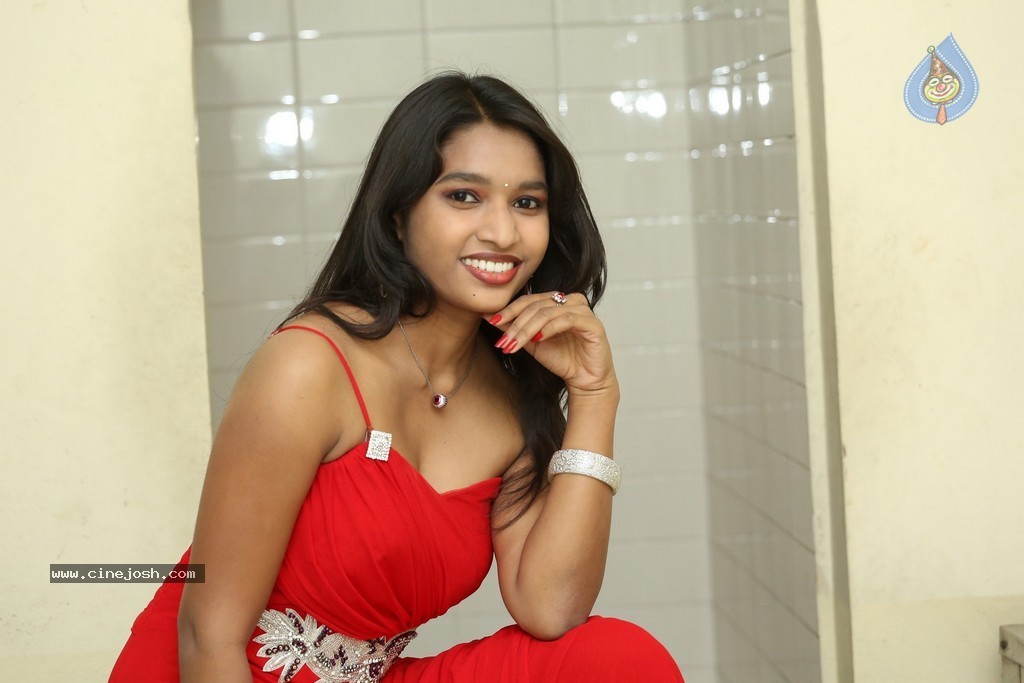 Shruti Jha Hot Stills - 62 / 105 photos