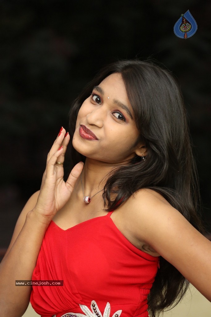 Shruti Jha Hot Stills - 97 / 105 photos