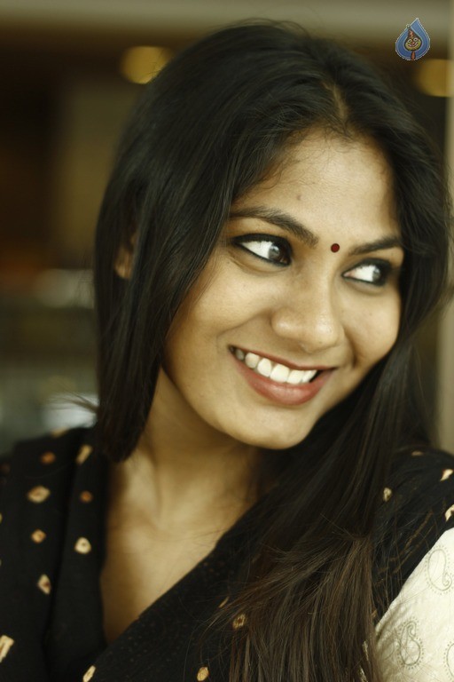 Shruti Reddy Latest Photos - 16 / 42 photos