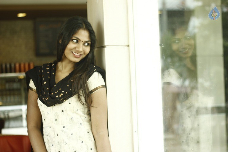 Shruti Reddy Latest Photos - 32 / 42 photos