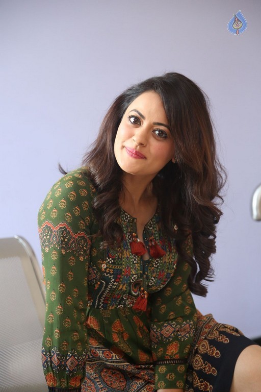 Shruti Sodhi Latest Photos - 14 / 42 photos