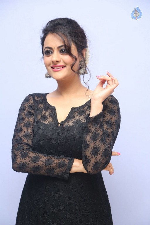 Shruti Sodhi New Gallery - 5 / 60 photos