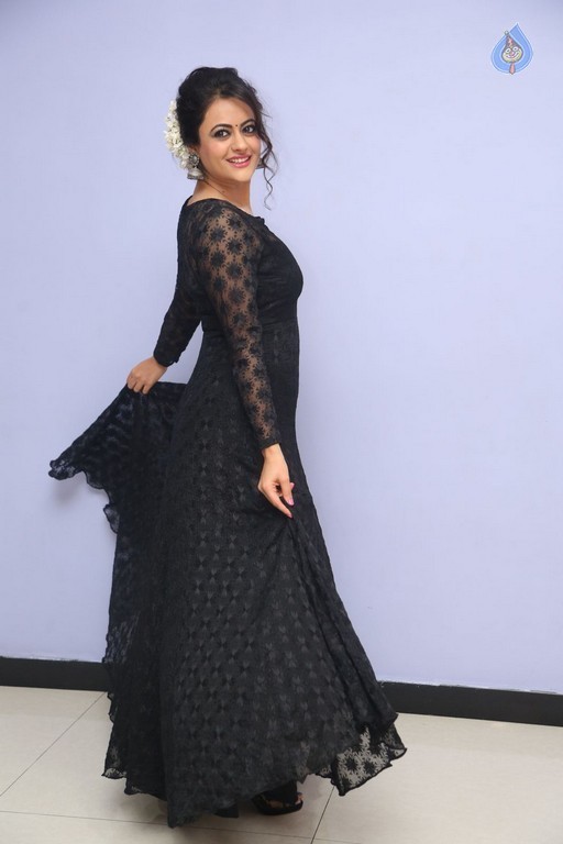Shruti Sodhi New Gallery - 22 / 60 photos